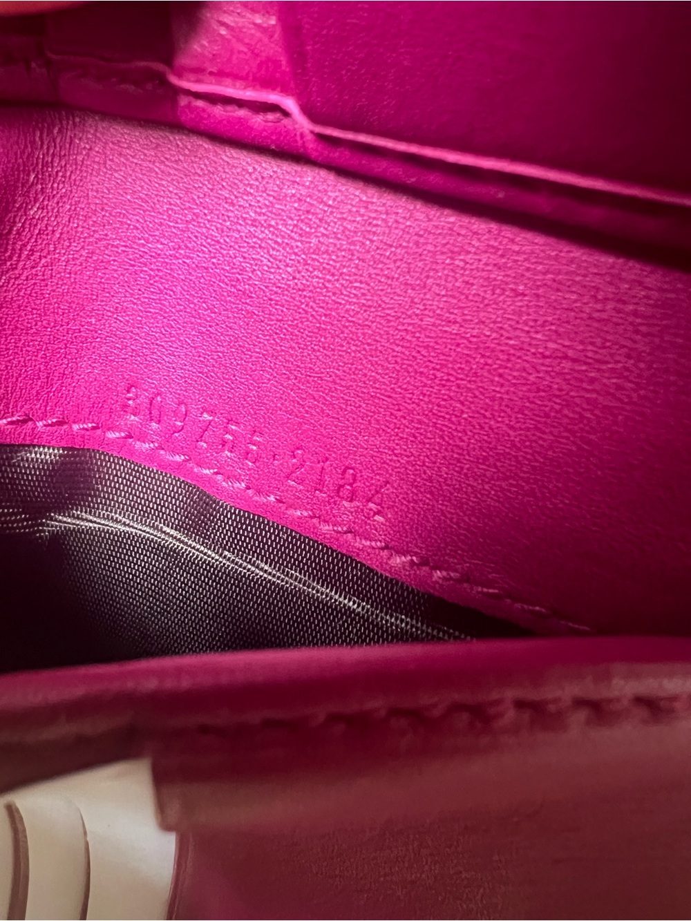 GUCCI Magenta Patent Micro Guccissima Compact Wallet - Picture 12 of 12